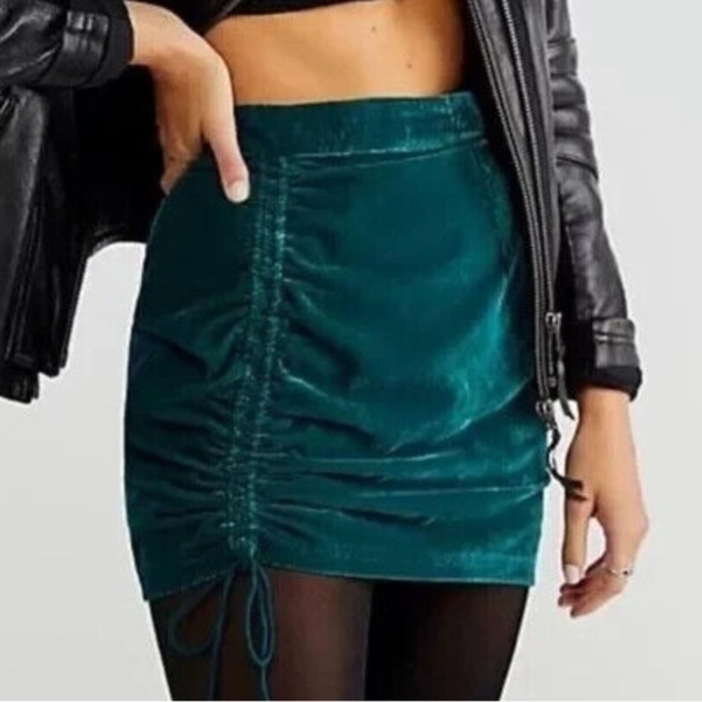 Free People Vivienne Green Velvet Velour Asymmetrical Cinched Mini Skirt size 0